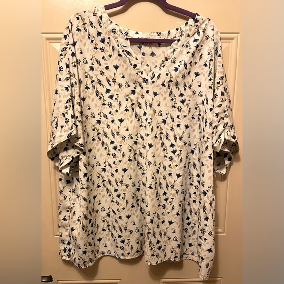 BloomChic Tops - BloomChic Blue and Beige Floral Print Pullover Dolman Sleeve Top Size 22